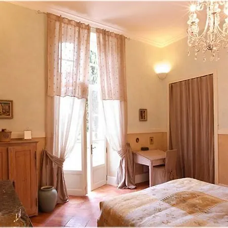 Le Petit Chateau Argoumbat Bed and breakfast Beaumont-de-Lomagne